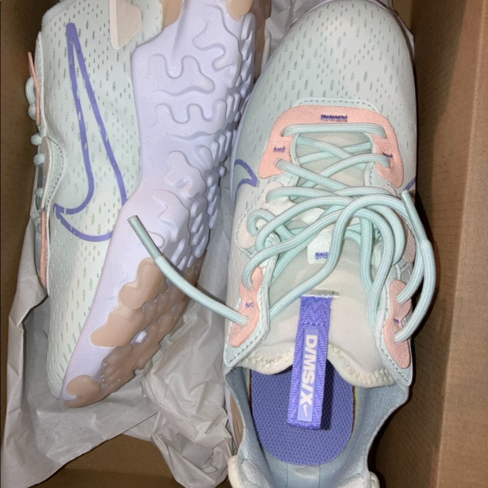 Women Nikes Never Worn Brand New text me personally to make order